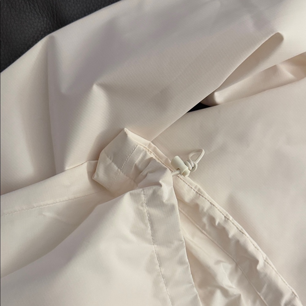The North Face Women's dryvent Jacket in Cream - Picture 8 of 9